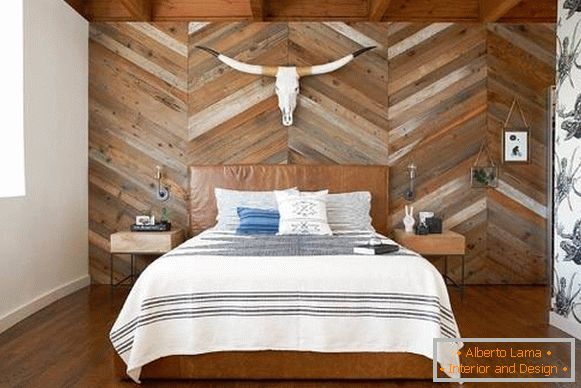 Immagine di una camera da letto in stile moderno con pannelli in legno