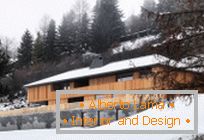 Casa moderna nelle Alpi dallo studio Ralph Germann architects