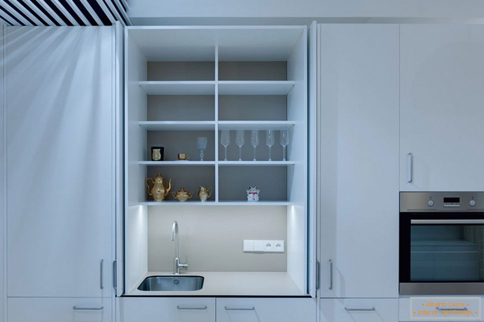 Design moderno di un piccolo appartamento - un rubinetto e un lavandino
