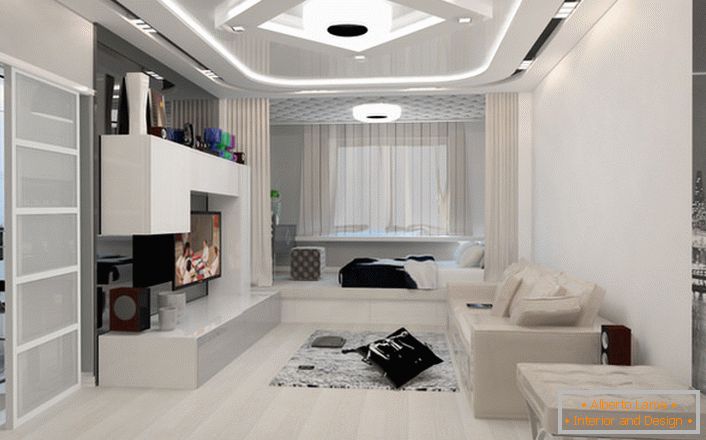 Il soggiorno in stile high-tech assomiglia a un cinema di famiglia, dove è conveniente passare una serata libera con parenti o amici. 