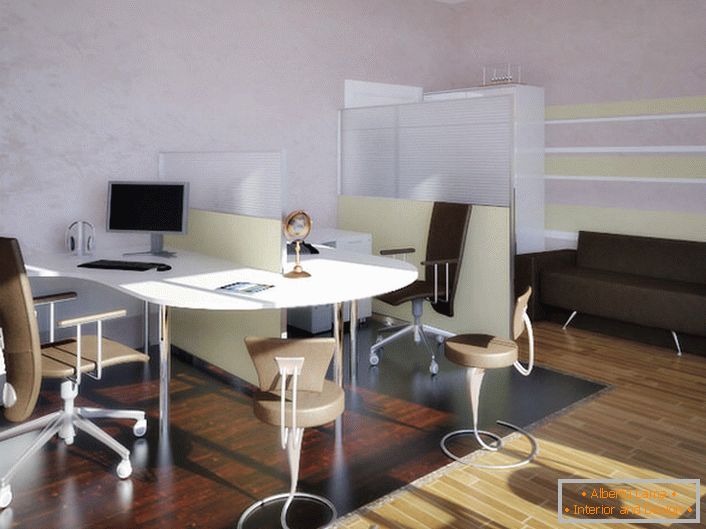 L'elegante ufficio high-tech è notevole per il suo design insolito e tranquillo, che favorisce lavori fruttuosi.