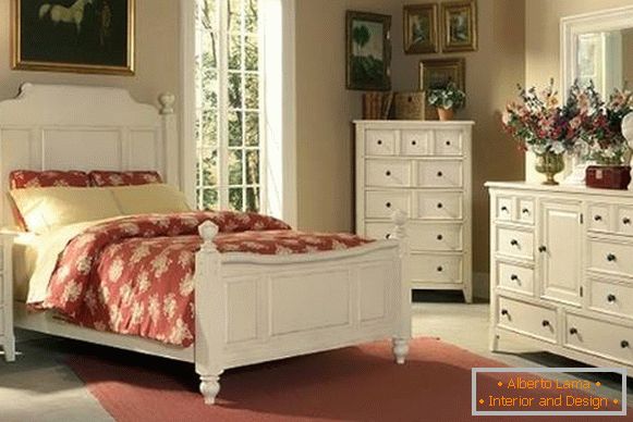 Set di mobili per camera da letto in stile provenzale