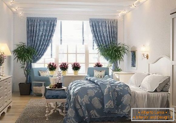 Camera da letto romantica Provenza - design fotografico in colore bianco e blu
