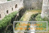 Antica città fortificata di Fougeres. Bretagna, Francia