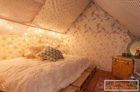 Stile Boho all'interno - foto di un interessante design della camera da letto