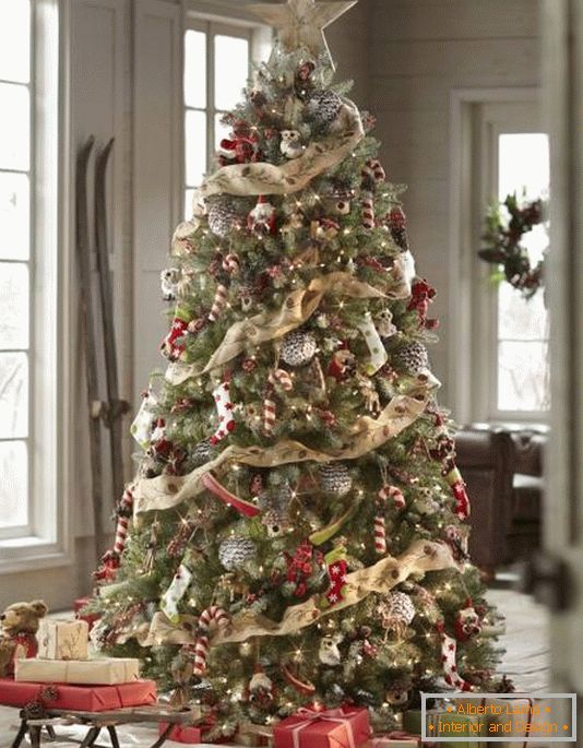 Natale-tree-con-belle-decorazioni
