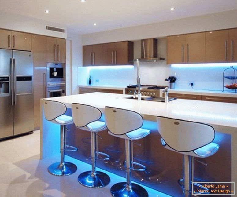Retroilluminazione a LED in cucina
