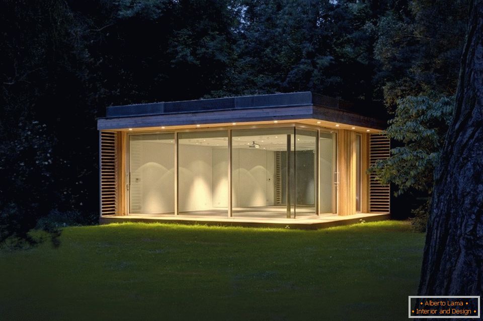 Eco-casa con pareti di vetro
