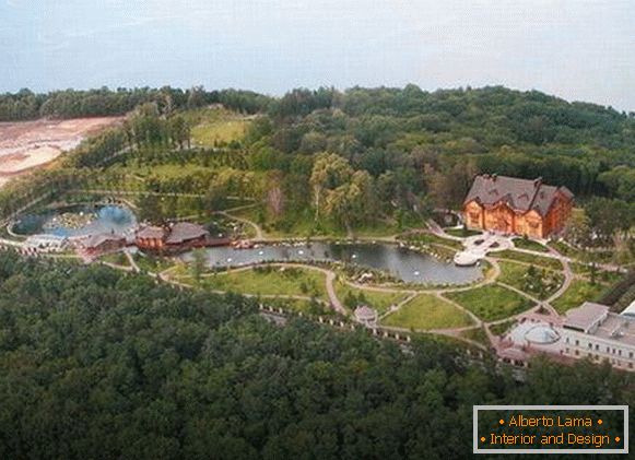 Mezhyhiria. La vista dall'alto della tenuta abbandonata di Yanukovich