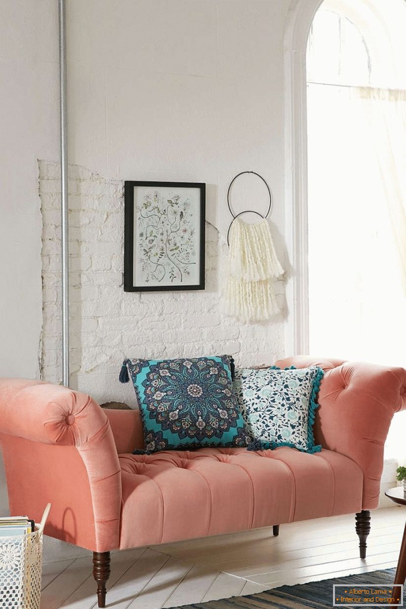 Bellissimo divano Antoinette Fainting Sofa di Urban Outfitters