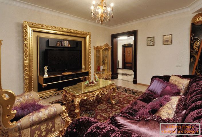 La camera degli ospiti in stile barocco con mobili selezionati in modo appropriato.