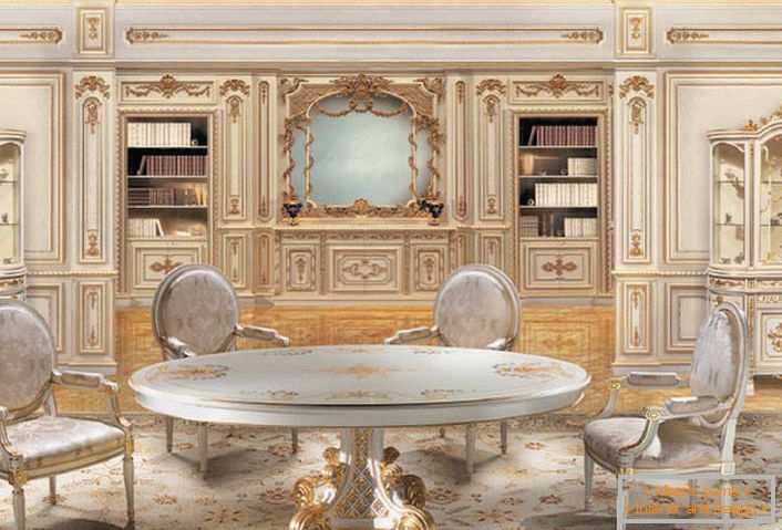 Progetto di design in stile barocco per un ampio soggiorno. Sedie in legno e un tavolo sono fatti in uno stile.