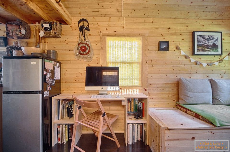 Area di lavoro di una piccola casetta di legno
