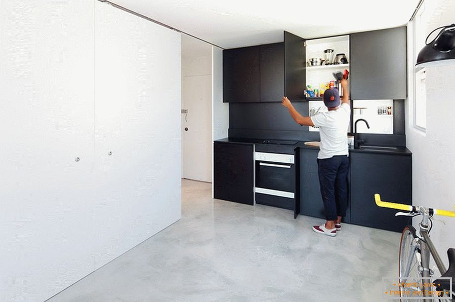 Cucina di design in appartamento monolocale