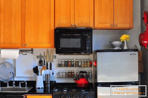Маленькeе рейлeнгe для кухнe - 25 фото в eнтерьере
