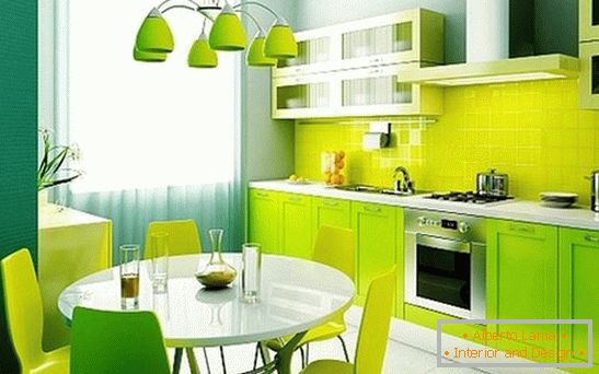 Accenti di colore brillante nel design della cucina