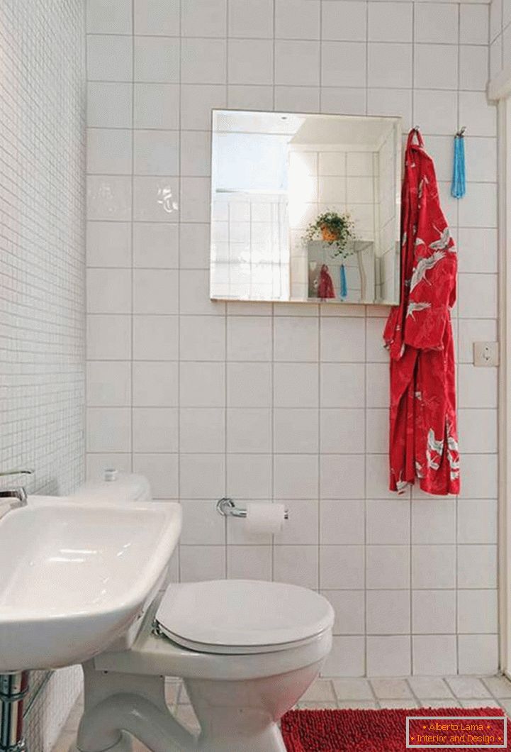 interesting-piccolo-bagno-design-with-toilet-and-washing-stand-plus-red-bath-mat-on-white-tiles-flooring-as-well-as-mirrored-recessed-medicine-cabinets-744x1095