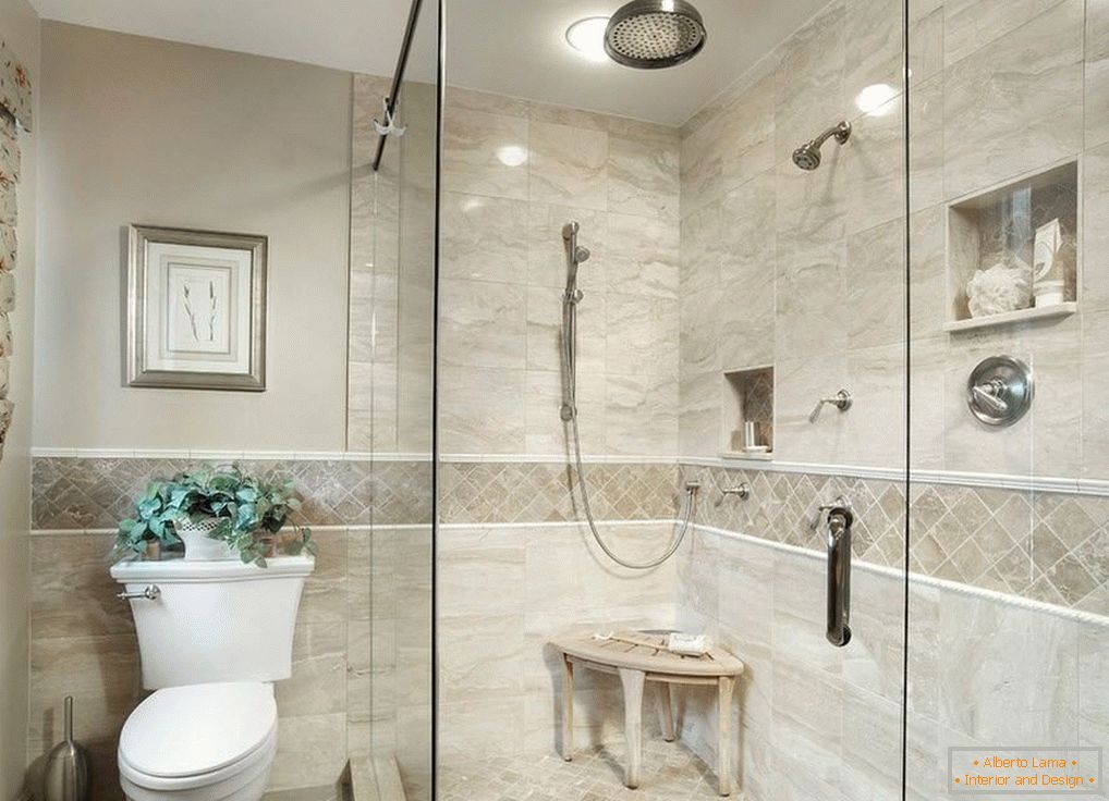 Design del bagno con cabina doccia