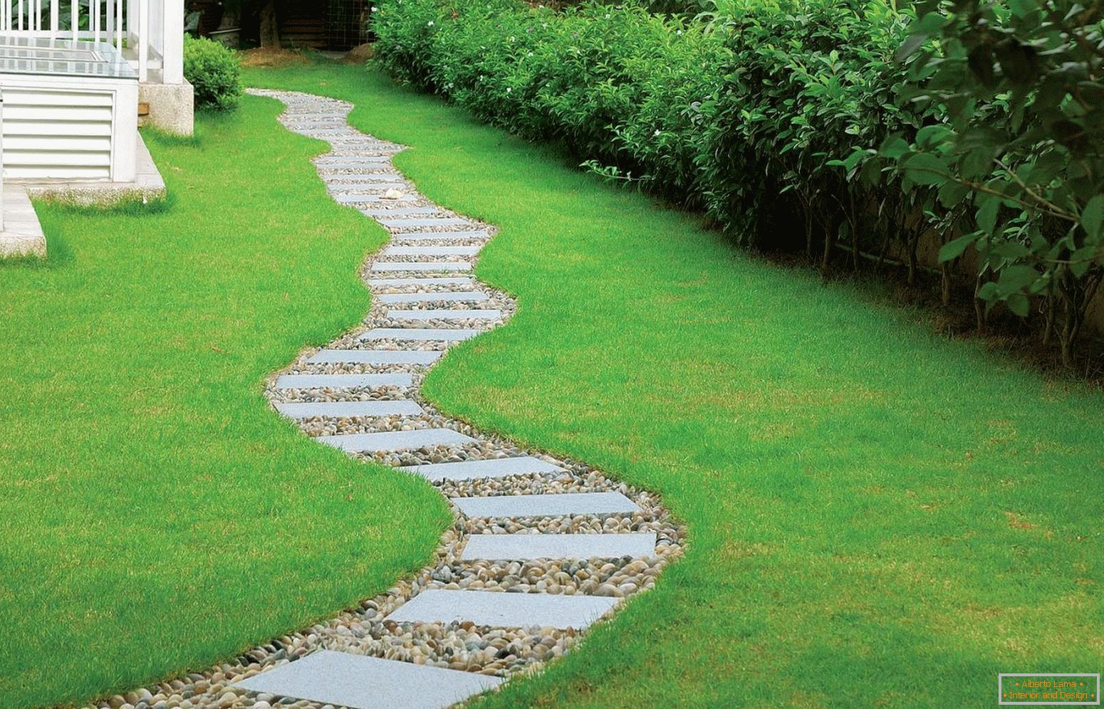 Bellissimo sentiero del giardino