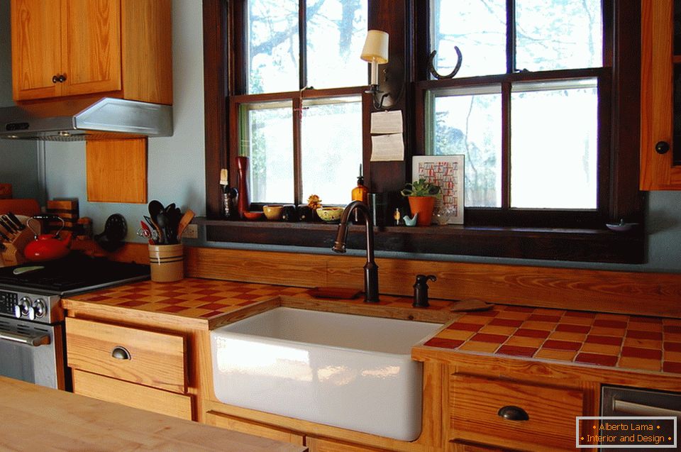 Mobili in legno in cucina