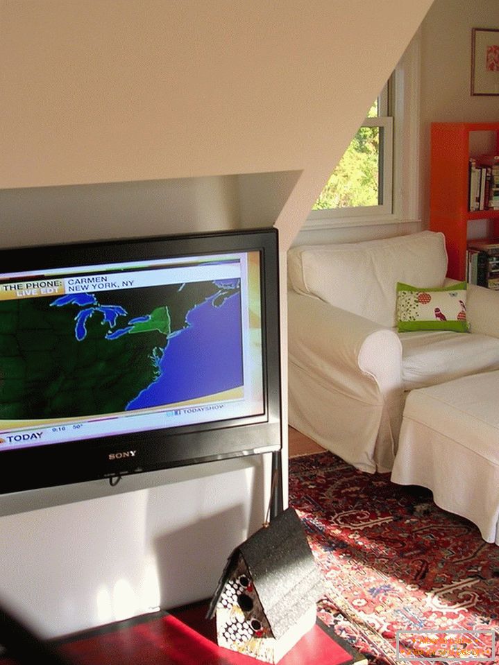 TV nella cabina degli ospiti di una piccola villa negli Stati Uniti