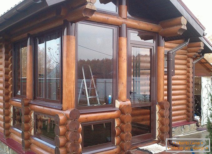 Come collegare correttamente una veranda a una casa di legno