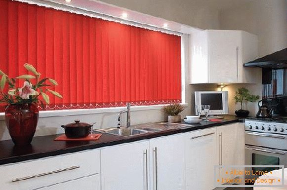 persiane su tessuto verticale windows su cucina, foto 15