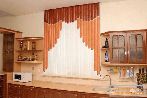 persiane sul tessuto verticale di finestre sulla cucina, foto 16