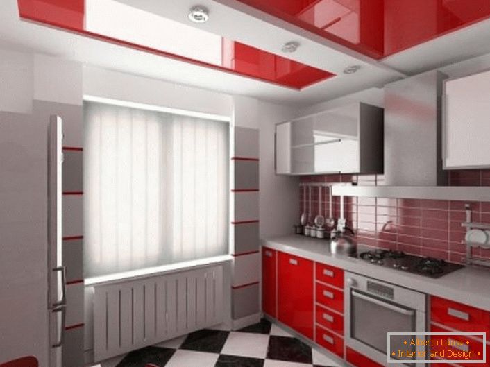 Soffitti tesi rossi - una buona scelta per la cucina con un set scarlatto.
