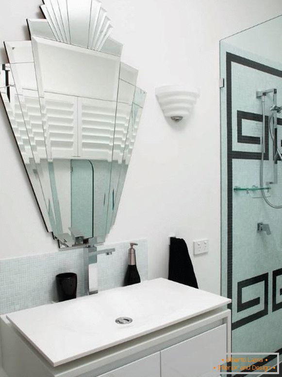 Specchio insolito senza bordo per il bagno