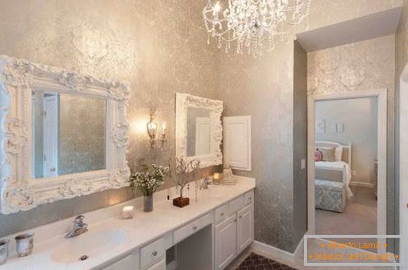 Specchi da bagno classici con modanature in stucco
