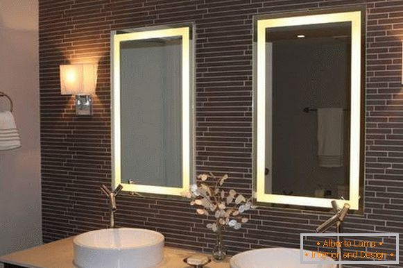 Specchi rettangolari con retroilluminazione per bagno