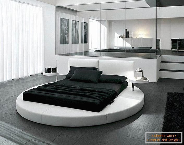 Il design della camera da letto nello stile minimalista è enfatizzato da un arredamento ben selezionato. Un dettaglio interessante dell'interno è un letto rotondo.