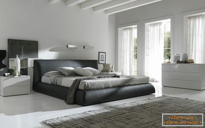Per la decorazione degli interni nello stile del minimalismo, l'arredamento è selezionato in colori calmi. Il grigio neutro ha una ricca gamma di sfumature che soddisfano pienamente le esigenze dello stile minimalista.