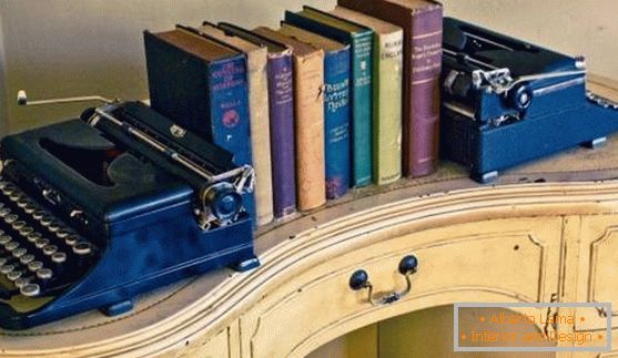 Arredamento vintage: libri e macchine da scrivere