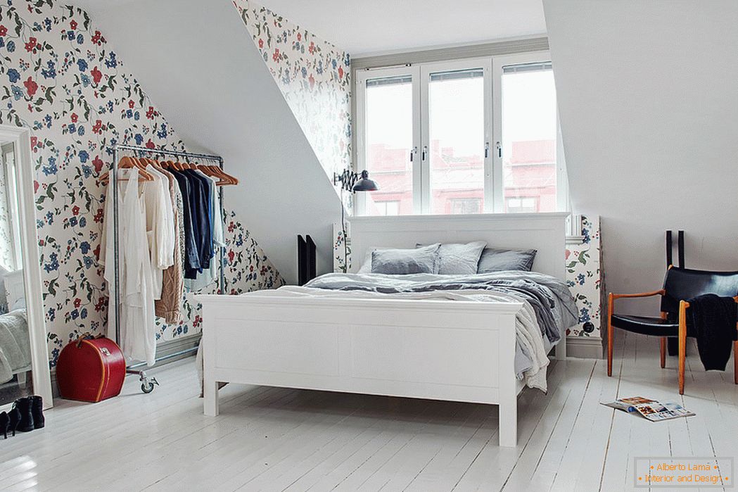 Interno di una camera da letto in stile scandinavo