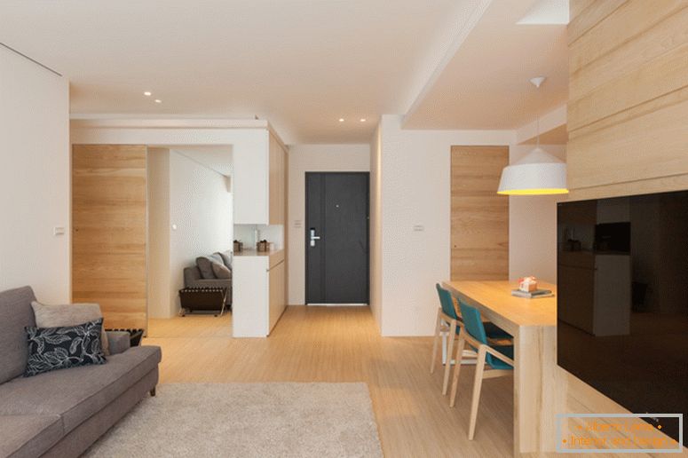Albero leggero nella progettazione di un appartamento di tre stanze