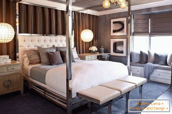 Elegante camera da letto con mobili a specchio