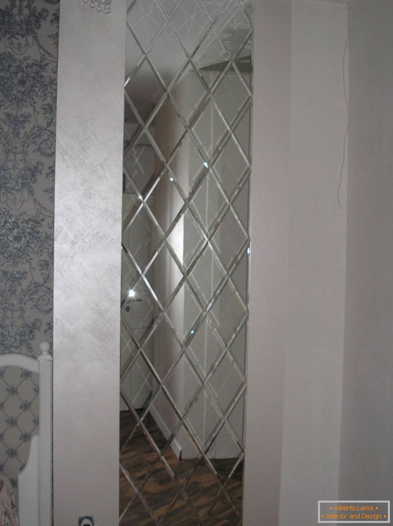 Pannelli a specchio sul muro