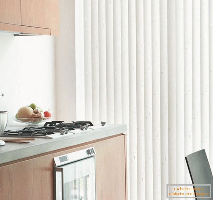 Vertical Blinds in the Kitchen foto 2