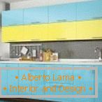 Mobili da cucina con una facciata giallo-blu