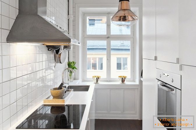 Cucina appartamento-studio in stile scandinavo